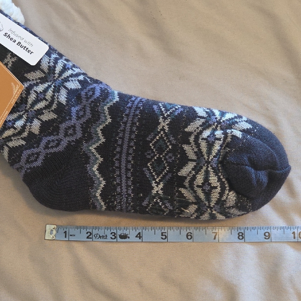 NWT Navy and White Knit Gift Slipper Socks - Picture 6 of 6